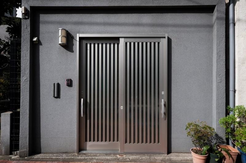 Portas de Alumínio Bronze: Estilo e Durabilidade para Sua Casa