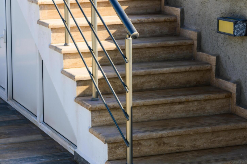 Corrimão de Escada em Aço Inox: Segurança e Estilo para Seu Espaço
