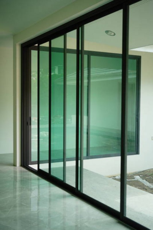 Porta de Entrada de Alumínio Capim Branco - Porta de Aluminio com Vidro Contagem